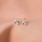 Boucle d'oreille petite croix - Vignette | Vera Croix