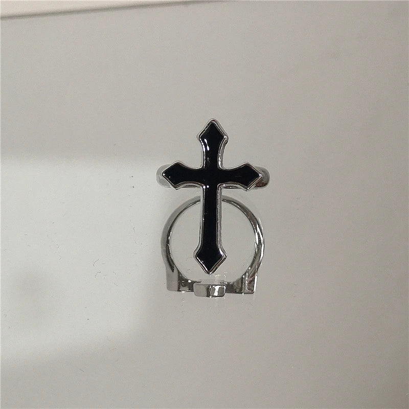 Bague croix fond noir