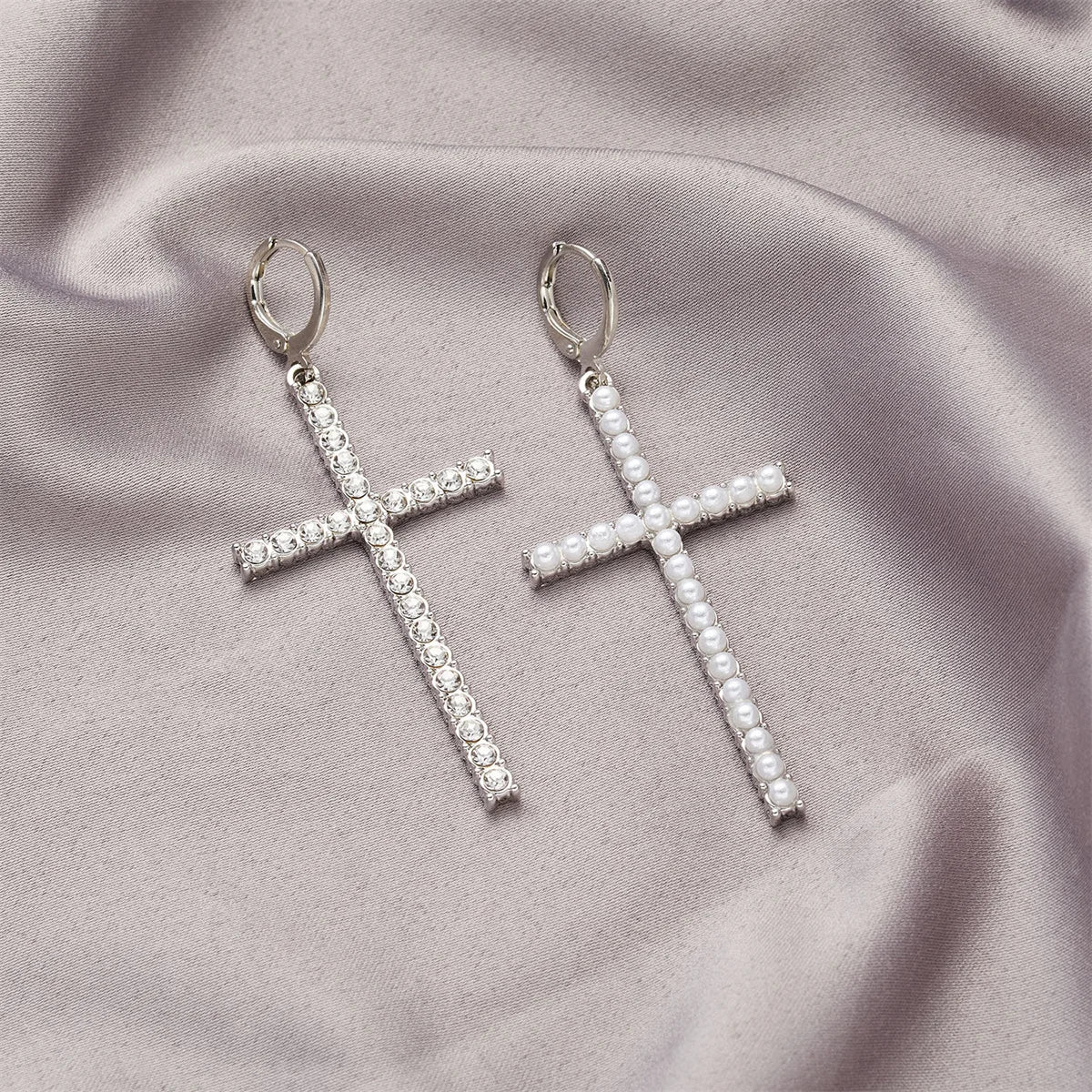 Boucles d'oreilles croix pendantes