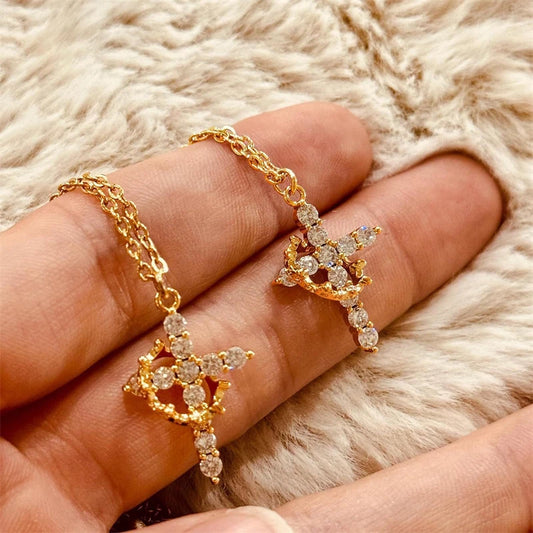 Collier croix avec couronne