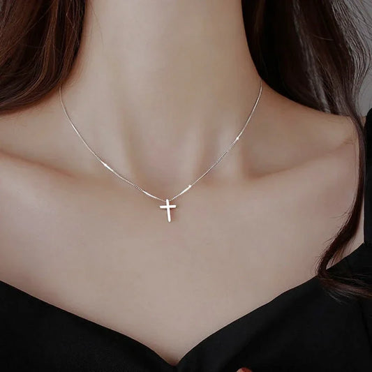 Collier croix fine
