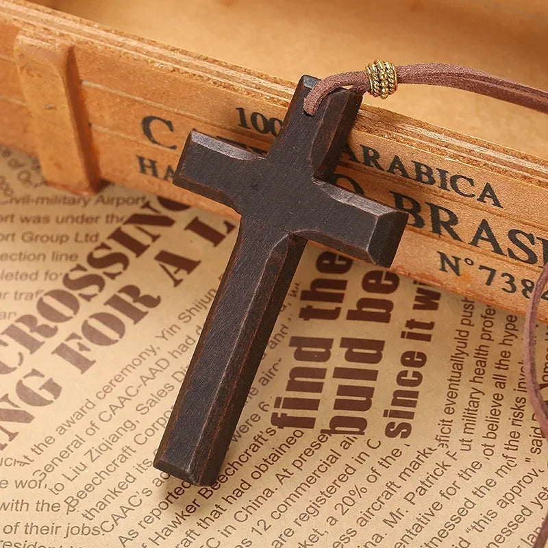 Croix en bois pendentif