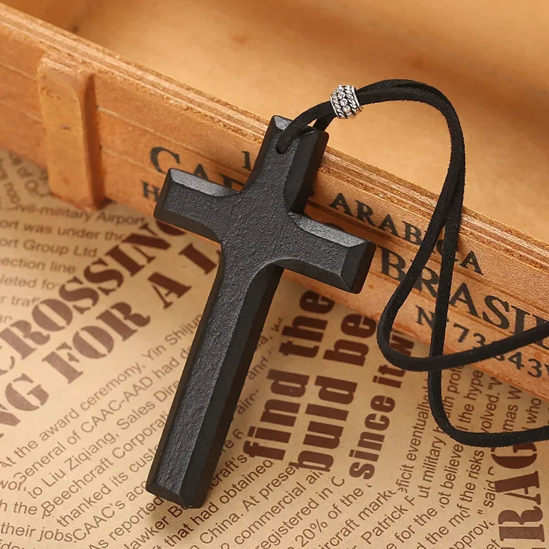 Croix en bois pendentif