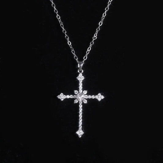 Pendentif croix en or blanc